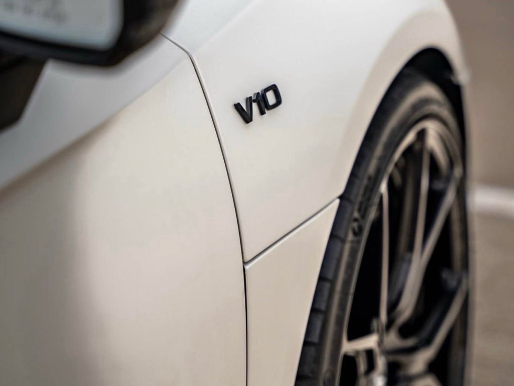 Used 2017 Audi R8 V10 w/ Carbon Exterior Package AWD/4WD image 8