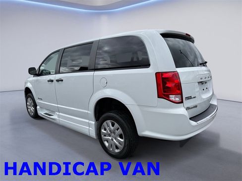 Used 2019 Dodge Grand Caravan SE image 5