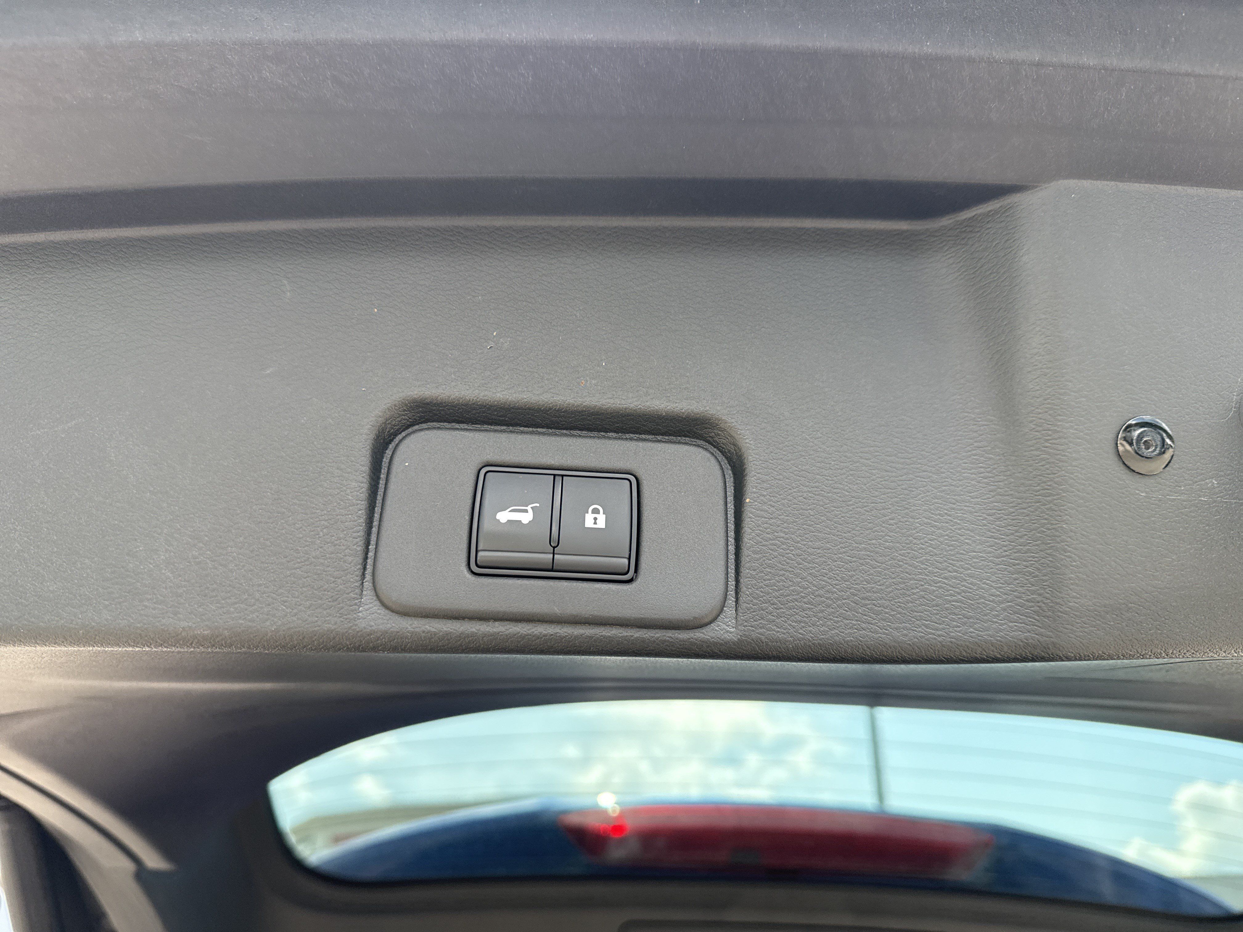 Used 2023 Nissan Rogue Platinum FWD image 19