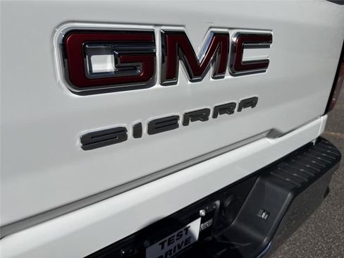 Used 2024 GMC Sierra 2500 Pro w/ Convenience Package image 7