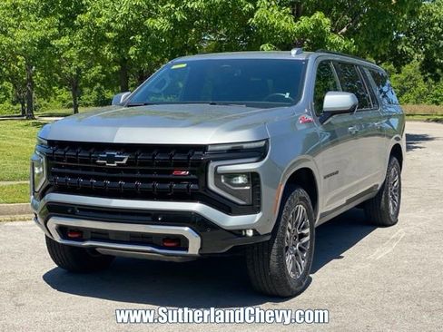 Used 2025 Chevrolet Suburban Z71 AWD/4WD image 3
