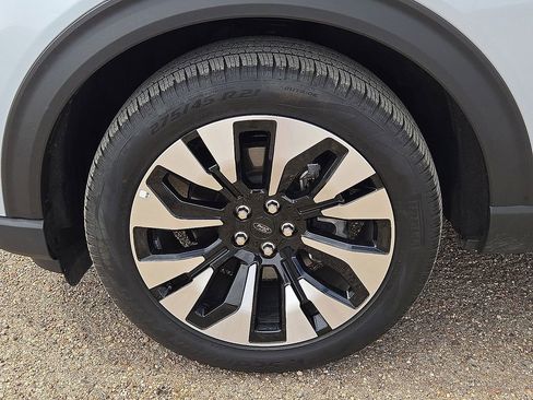 Used 2025 Ford Explorer Platinum w/ LUX Leather Package image 10