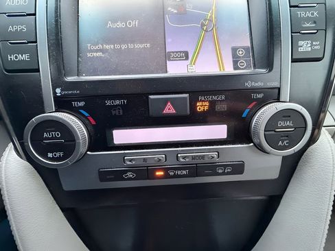 Used 2014 Toyota Camry XLE w/ Leather Package FWD image 23
