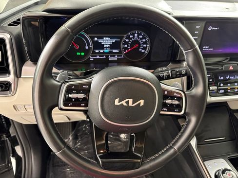Used 2022 Kia Sorento S FWD image 19