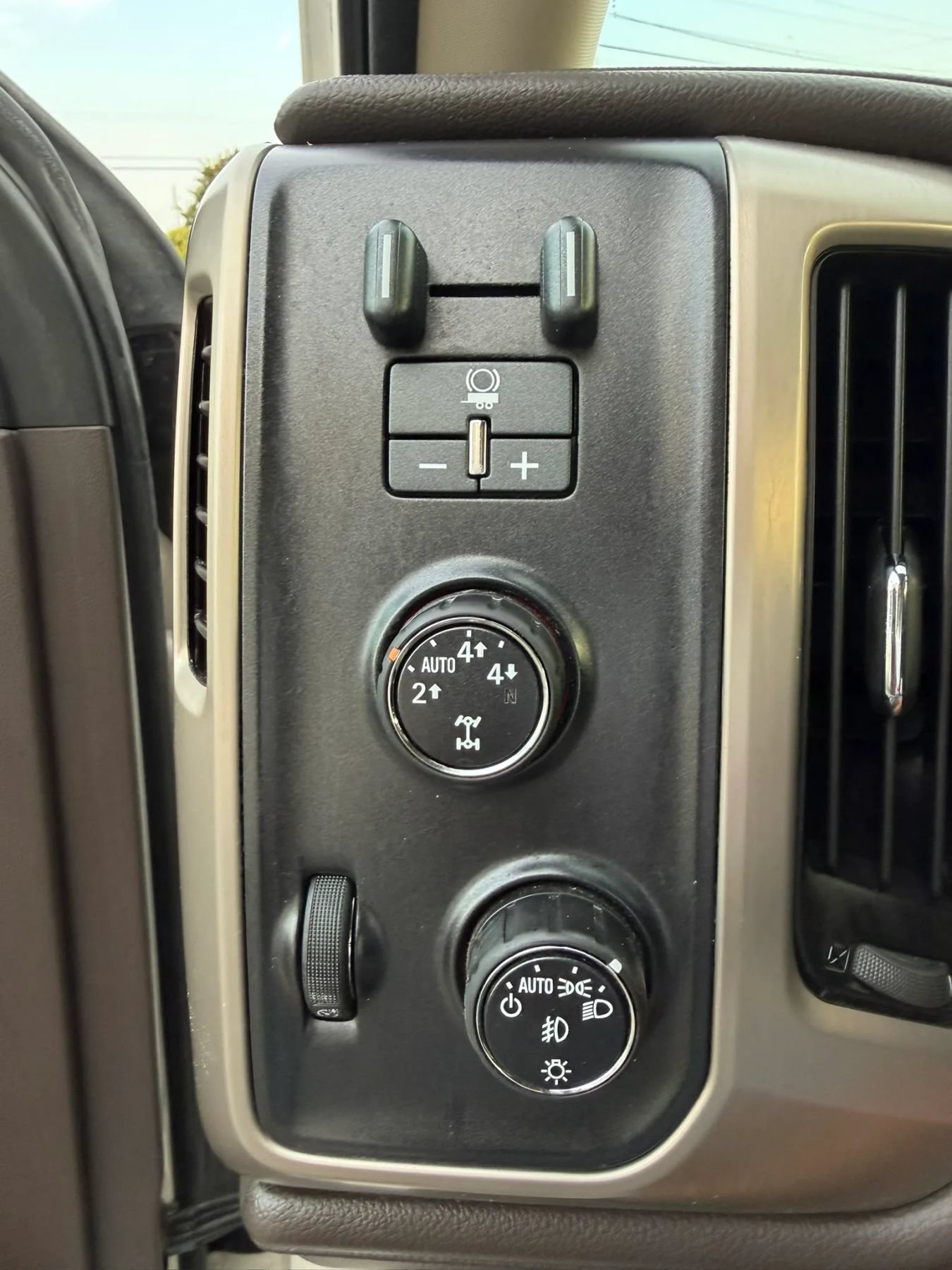 Used 2015 GMC Sierra 1500 Denali AWD/4WD image 43