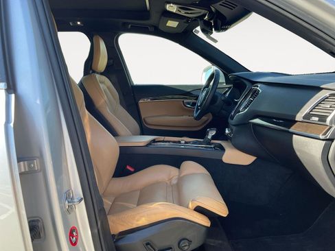 Used 2018 Volvo XC90 T6 Momentum w/ Convenience Package AWD/4WD image 15