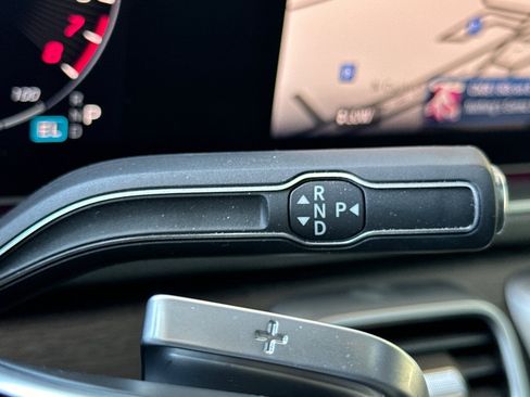 Certified 2025 Mercedes-Benz GLE 450e 4MATIC image 17