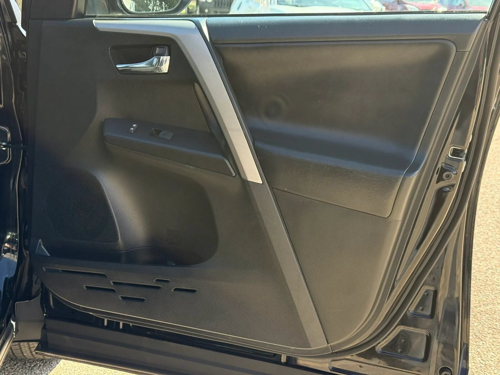 Used 2018 Toyota RAV4 XLE w/ Plus Extra Value Package FWD image 33