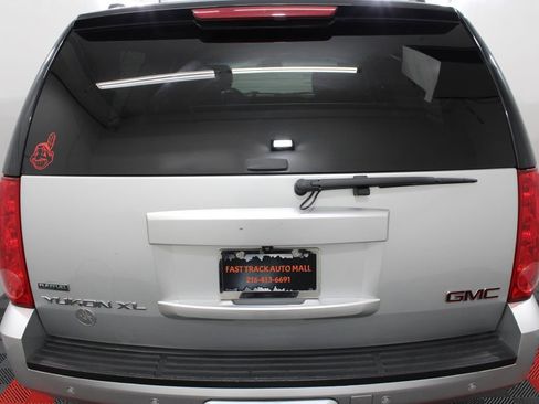 Used 2012 GMC Yukon XL SLT w/ SLT-2 Equipment Package image 4