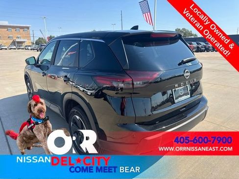 Used 2026 Nissan Rogue SV AWD/4WD image 3