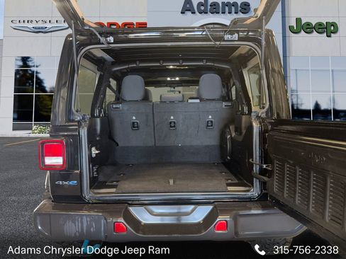 Used 2023 Jeep Wrangler Unlimited w/ Sun & Screen Package image 9