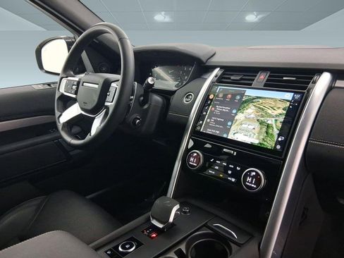 Used 2025 Land Rover Discovery Dynamic SE image 36