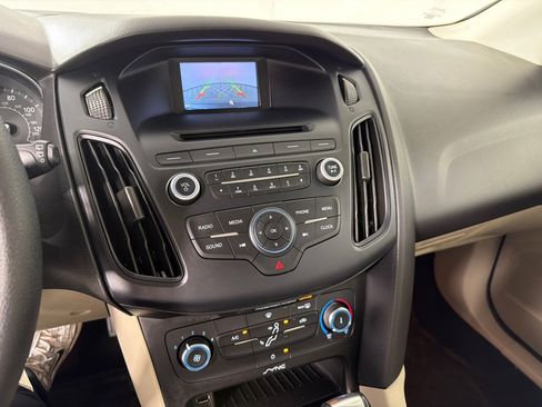 Used 2015 Ford Focus SE image 16