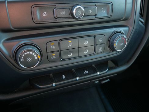 Used 2018 Chevrolet Silverado 1500 Custom w/ Custom Value Package AWD/4WD image 29