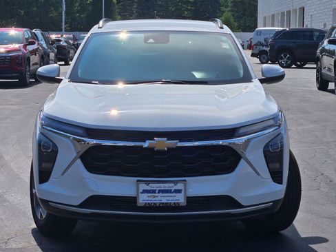Certified 2026 Chevrolet Trax LT FWD image 4