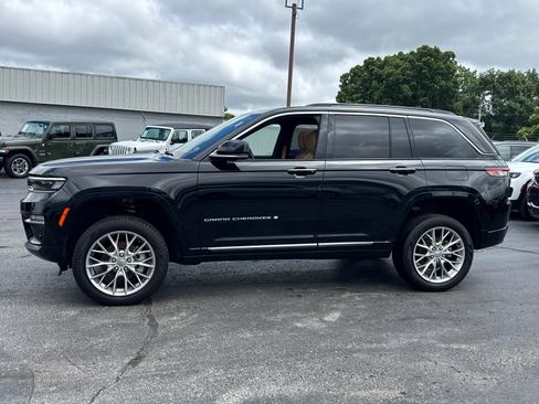 Used 2024 Jeep Grand Cherokee Summit AWD/4WD image 3