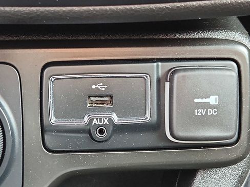 Certified 2022 Jeep Renegade Latitude w/ Sun/Sound Group image 24