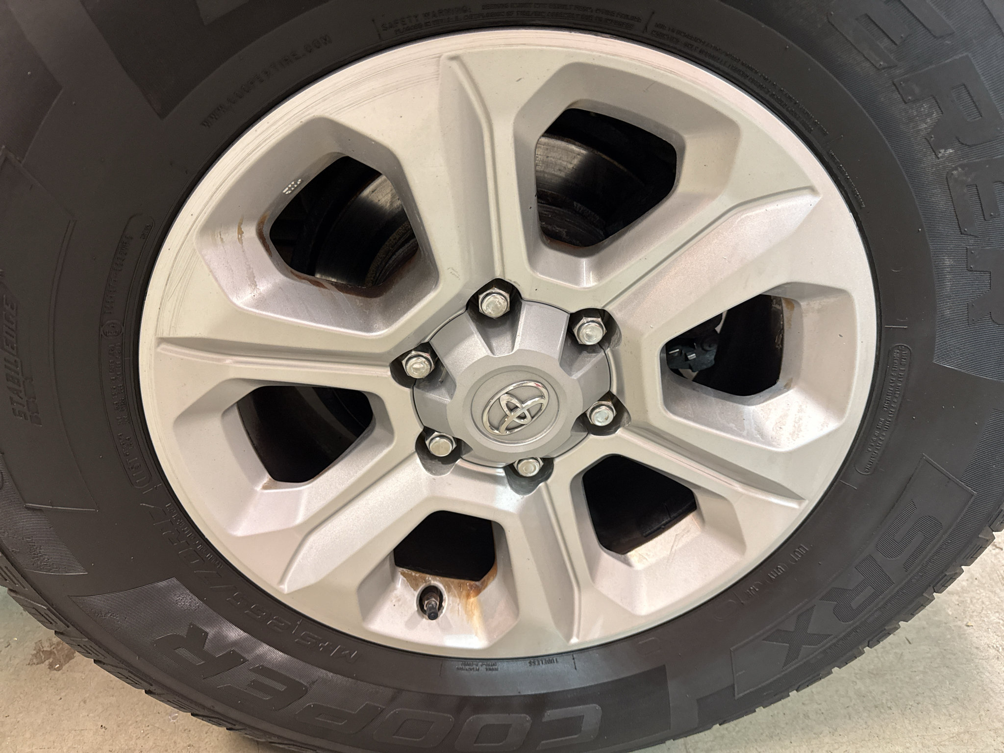 Used 2015 Toyota 4Runner SR5 AWD/4WD image 37