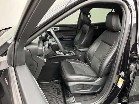 Certified 2023 Ford Explorer ST-Line w/ Class IV Trailer Tow Package image 11