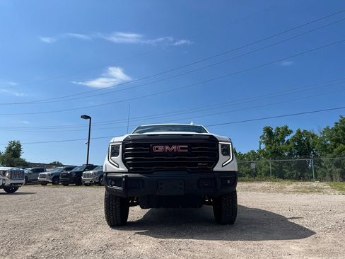 Used 2023 GMC Sierra 1500 AT4X AWD/4WD image 4