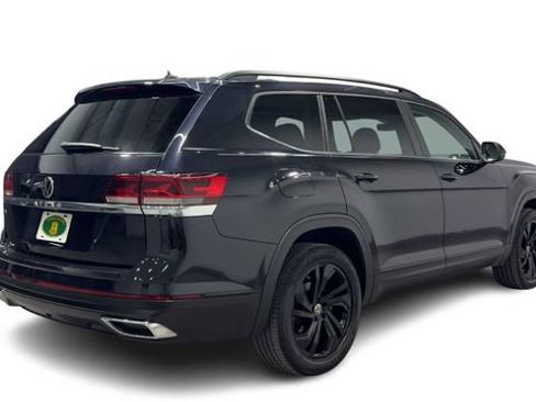 Used 2022 Volkswagen Atlas SE w/ Black Wheel Package FWD image 2