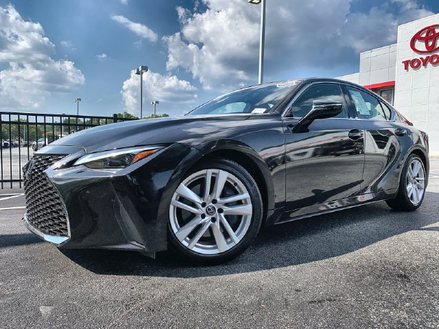 Used 2025 Lexus IS 300 RWD image 4