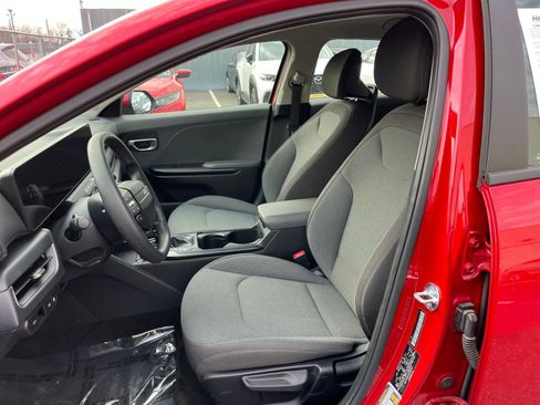 Used 2025 Kia K4 LXS image 36