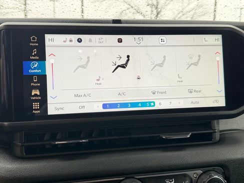 Used 2024 Jeep Wrangler Unlimited w/ Convenience Group image 22