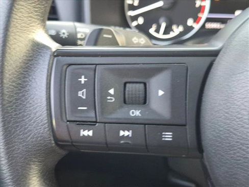 Used 2024 Nissan Rogue SV AWD/4WD image 12