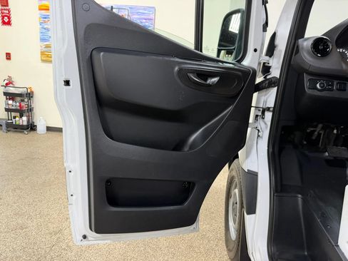 Used 2020 Mercedes-Benz Sprinter 2500 image 28