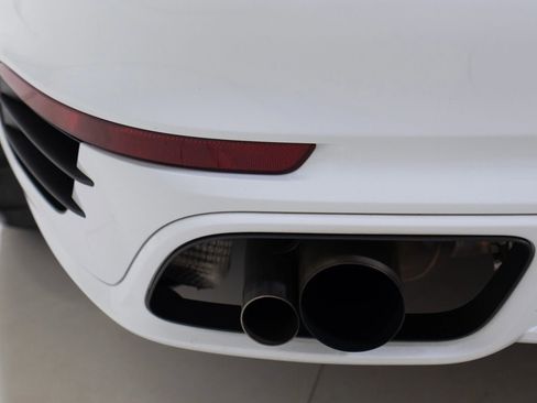 Used 2017 Porsche 911 Turbo S image 17