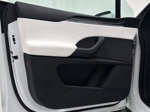 Used 2022 Tesla Model X Plaid image 25