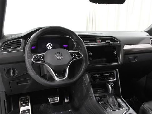 Used 2024 Volkswagen Tiguan SE R-Line image 6