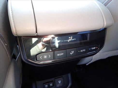 Used 2021 Toyota Highlander Limited image 11