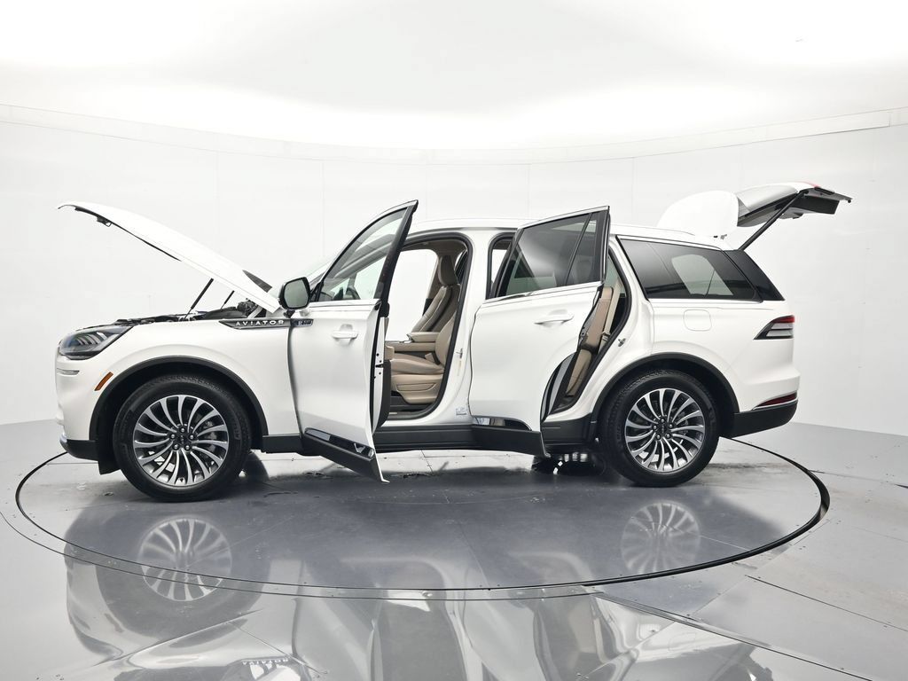 Used 2024 Lincoln Aviator 2WD w/ Premium Package image 48