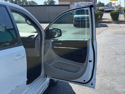 Used 2012 Dodge Grand Caravan SXT image 15