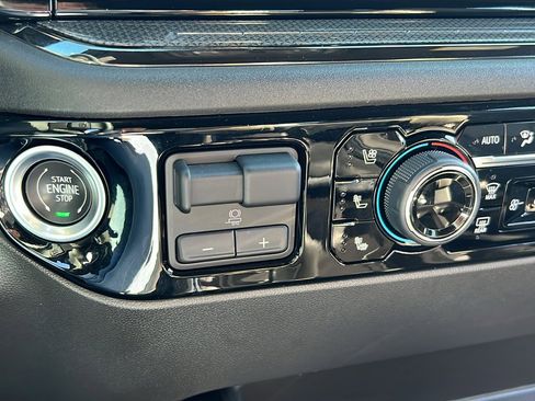 Used 2024 Chevrolet Silverado 1500 ZR2 w/ Technology Package image 28