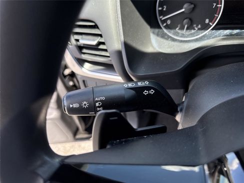 Used 2023 Nissan Rogue SV image 20