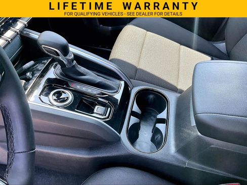 Used 2024 Chevrolet Colorado LT AWD/4WD image 15