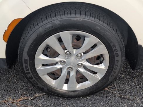 Used 2020 Kia Soul LX FWD image 12