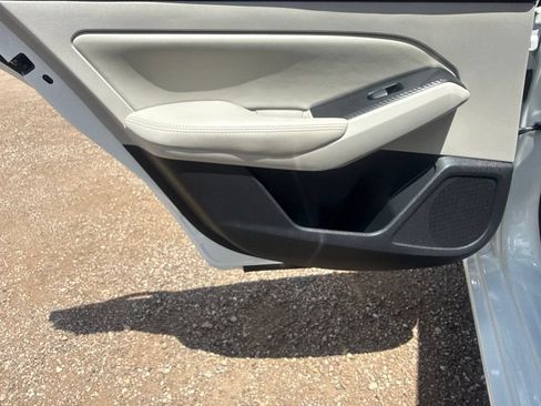 Used 2025 Nissan Altima 2.5 SV FWD image 30