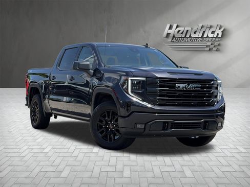 Used 2025 GMC Sierra 1500 Elevation AWD/4WD image 2