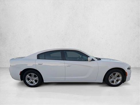 Used 2022 Dodge Charger SXT image 2