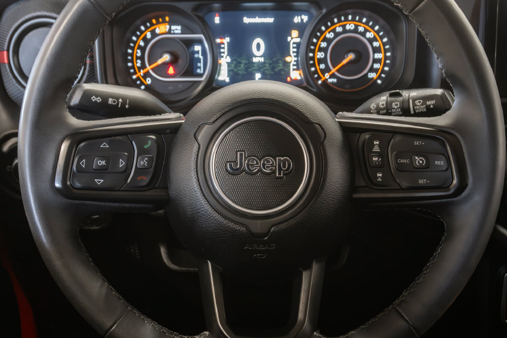Used 2025 Jeep Wrangler Unlimited Rubicon AWD/4WD image 15