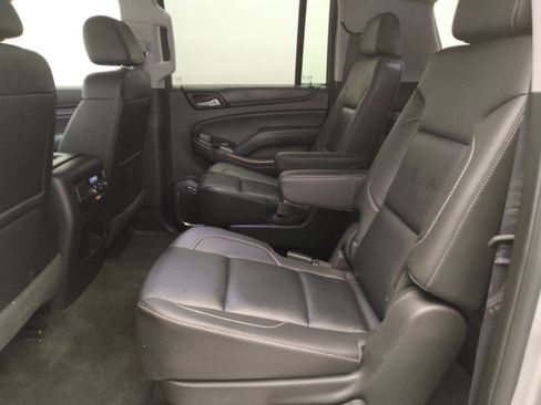 Used 2016 Chevrolet Suburban LT image 18