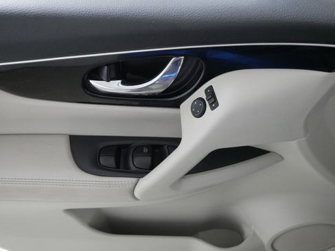 Used 2018 Nissan Rogue Sport SL w/ SL Premium Package image 19