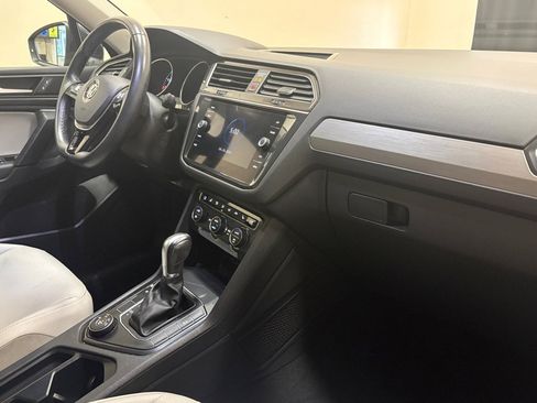 Used 2019 Volkswagen Tiguan SE AWD/4WD image 15