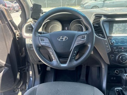 Used 2017 Hyundai Santa Fe SE w/ Cargo Package FWD image 16