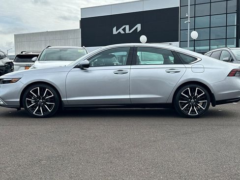 Used 2024 Honda Accord Touring image 7