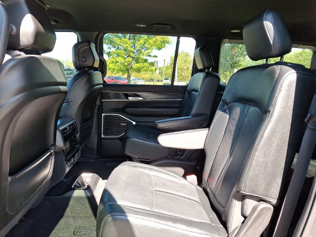 Used 2024 Jeep Wagoneer Series III AWD/4WD image 10